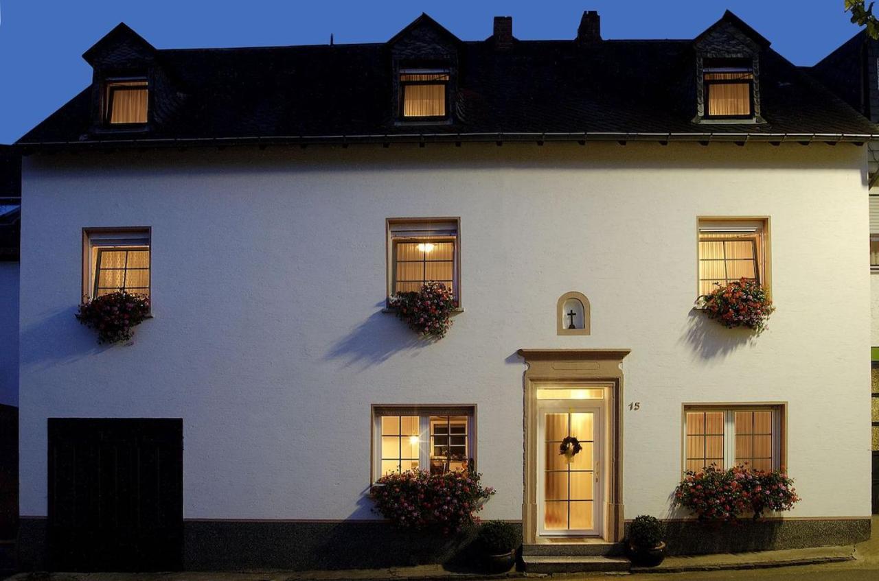Weingut & Gaestehaus Edwin Hoffmann Триттенхайм Экстерьер фото
